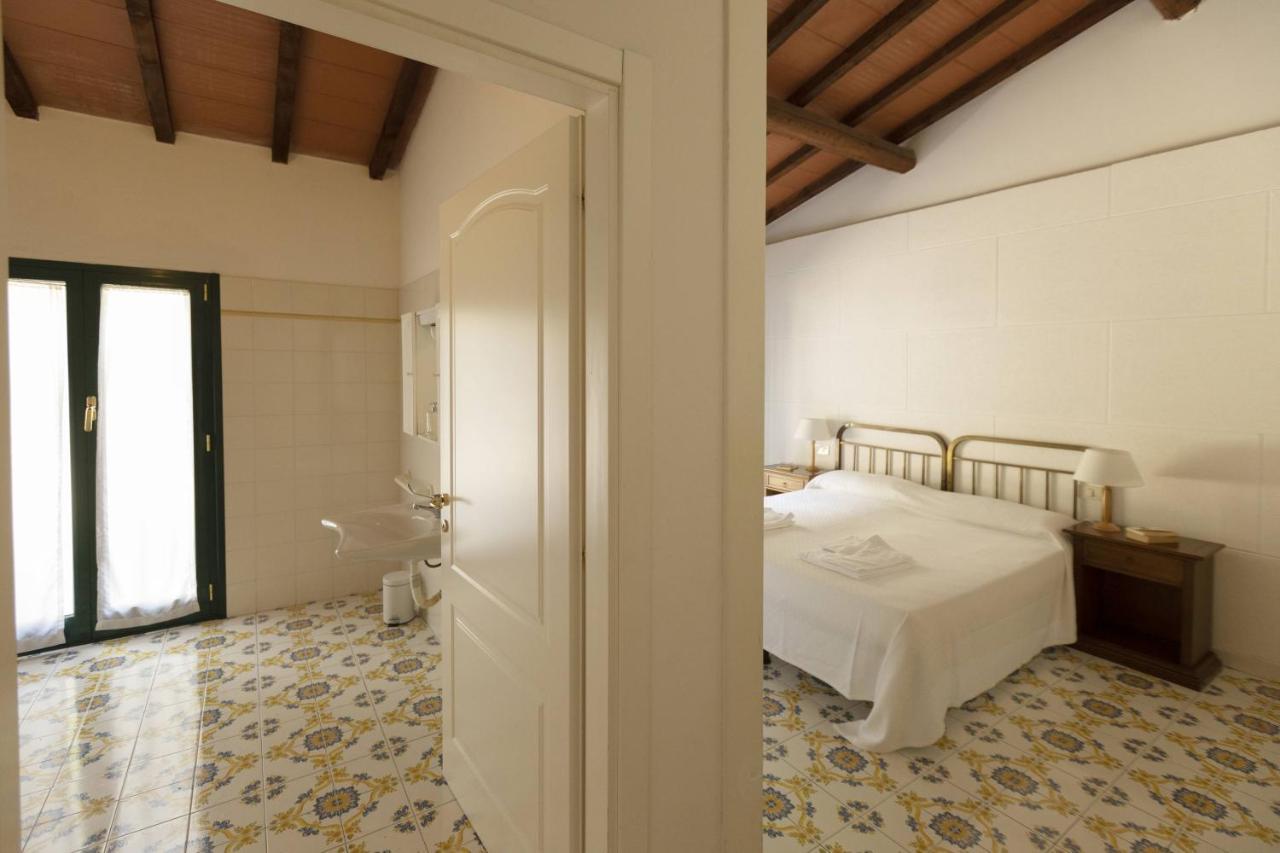 Razza Del Casalone Guest House โกรเซตโต ภายนอก รูปภาพ