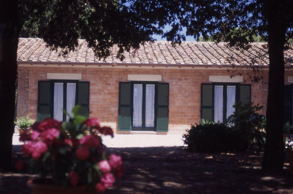 Razza Del Casalone Guest House โกรเซตโต ภายนอก รูปภาพ