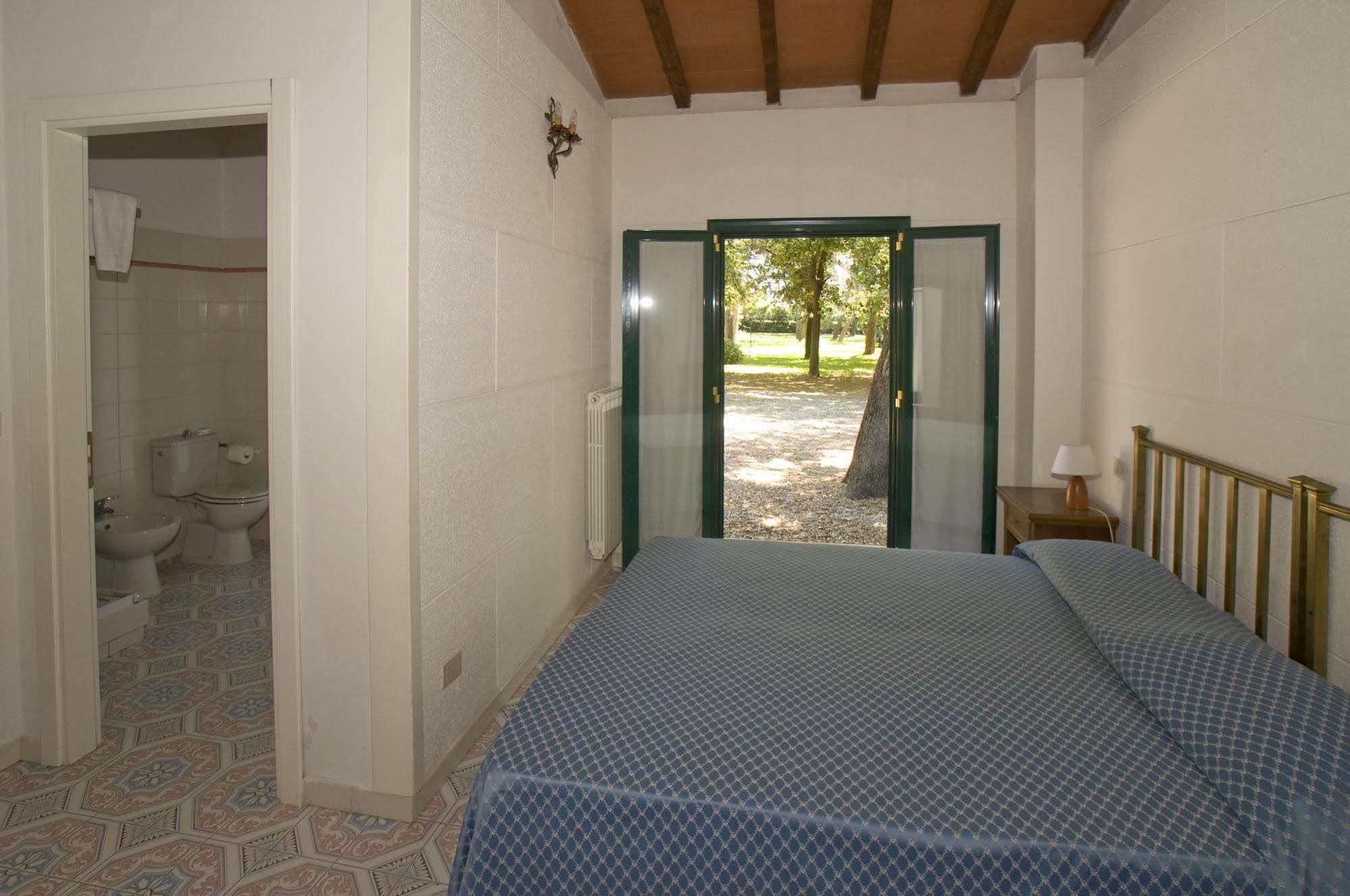 Razza Del Casalone Guest House โกรเซตโต ภายนอก รูปภาพ