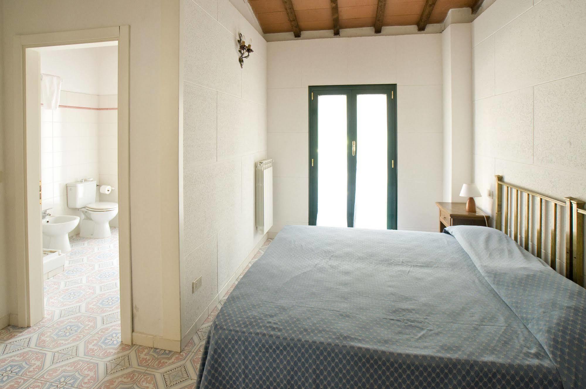Razza Del Casalone Guest House โกรเซตโต ภายนอก รูปภาพ
